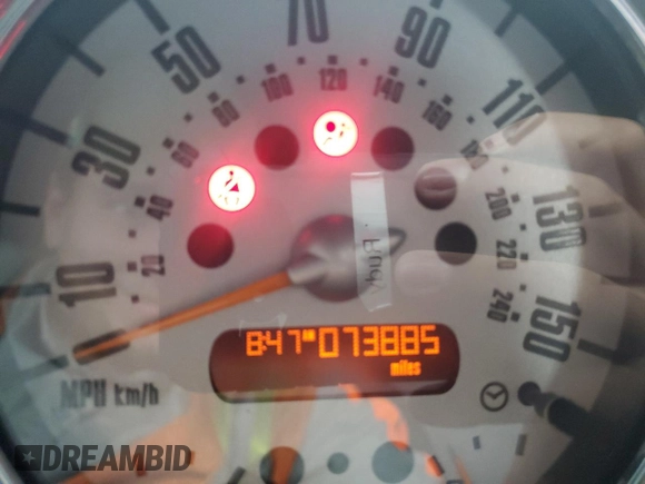 2005 MINI Convertible S с VIN WMWRH334X5TF82551, выставлен на аукционе Copart как лот 57983355 с пробегом 73 885 миль миль и Списание • Salvage title. История ставок и продаж доступна на DreamBid. Изображение 9.
