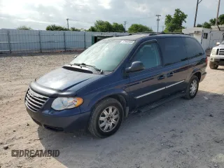 2005 Chrysler Town & Country Touring z VIN 2C4GP54L85R206966, wystawiony jako Copart lot #57992655 z przebiegiem 247 115 mil mil oraz Tytuł czysty. Historia ofert i sprzedaży dostępna na DreamBid. Obrazek 1.