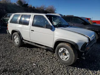 1992 Nissan Pathfinder LE with VIN JN8HD17Y8NW007411, listed as a Copart auction lot 46303355 with 200,848 mi miles and Salvage Title. Bid and sale history available at carsss.com. Image 4.