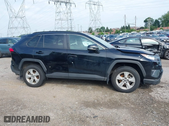 2021 Toyota RAV4 XLE with VIN 2T3P1RFV5MW228015, listed as a IAAI auction lot 42613804 with 28,028 mi miles and . Bid and sale history available at DreamBid. Image 13.