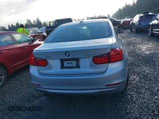2015 BMW 3 Series 328i xDrive z VIN WBA3B5C56FF962334, wystawiony jako IAAI lot #41323621 z przebiegiem 33 419 mil mil oraz . Historia ofert i sprzedaży dostępna na DreamBid. Obrazek 16.