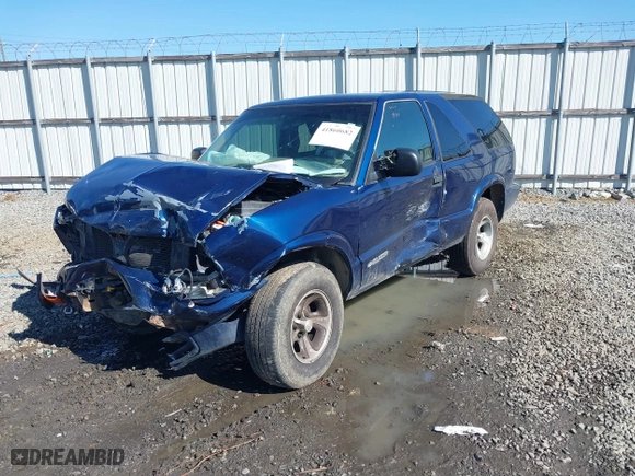 2001 Chevrolet Blazer LS with VIN 1GNCS18W51K266200, listed as a IAAI auction lot 41860682 with 190,288 mi miles. Bid and sale history available at carsss.com. Image 17.