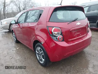 2013 Chevrolet Sonic LS z VIN 1G1JA6SH4D4244183, wystawiony jako IAAI lot #41467466 z przebiegiem 75 315 mil mil oraz . Historia ofert i sprzedaży dostępna na DreamBid. Obrazek 6.