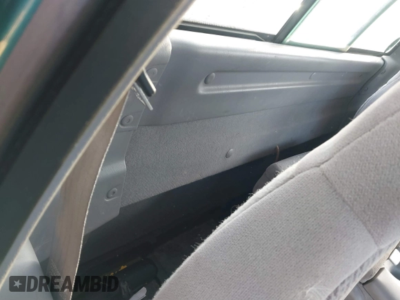 1997 Ford F-150 with VIN 1FTDF17W8VLB18061, listed as a IAAI auction lot 41861271 with 267,709 mi miles and . Bid and sale history available at DreamBid. Image 8.