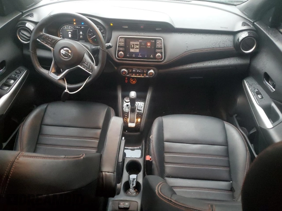 2019 Nissan Kicks SR z VIN 3N1CP5CU8KL556523, wystawiony jako Copart lot #50891965 z przebiegiem 31 313 mil mil oraz Szkoda całkowita • Salvage title. Historia ofert i sprzedaży dostępna na DreamBid. Obrazek 8.