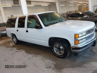 1998 Chevrolet Suburban with VIN 1GNEC16R5WJ358889, listed as a IAAI auction lot 41588573 with 185,298 mi miles. Bid and sale history available at carsss.com. Image 1.