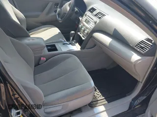 2008 Toyota Camry LE z VIN 4T1BE46K08U228459, wystawiony jako IAAI lot #42414252 z przebiegiem Nie podano mil oraz . Historia ofert i sprzedaży dostępna na DreamBid. Obrazek 5.