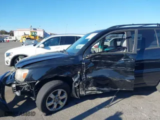 2005 Toyota Highlander with VIN JTEGP21A250083043, listed as a IAAI auction lot 41635028 with 125,277 mi miles. Bid and sale history available at carsss.com. Image 6.