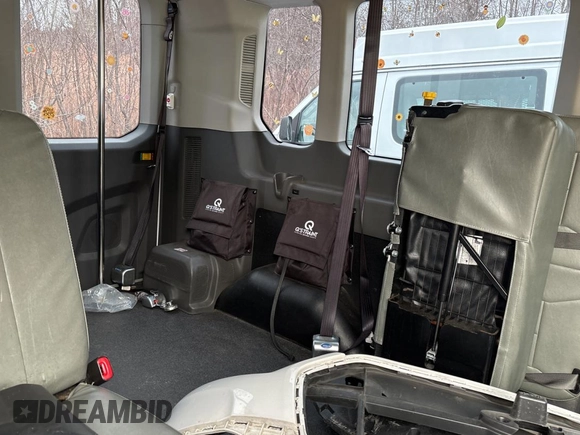2020 Ford Transit Passenger XL z VIN 1FDAX2C84LKB65020, wystawiony jako Copart lot #50907935 z przebiegiem 63 911 mil mil oraz Czysty tytuł • Clean title. Historia ofert i sprzedaży dostępna na DreamBid. Obrazek 6.