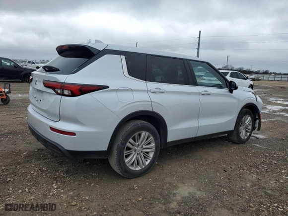 2024 Mitsubishi Outlander ES with VIN JA4J3UA84RZ043234, listed as a Copart auction lot 45034425 with 15,728 mi miles and Salvage Title. Bid and sale history available at carsss.com. Image 3.