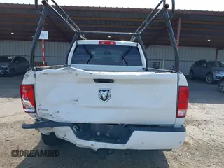 2018 Ram 1500 Tradesman z VIN 1C6RR6FG3JS341748, wystawiony jako IAAI lot #41764375 z przebiegiem 181 986 mil mil oraz . Historia ofert i sprzedaży dostępna na DreamBid. Obrazek 16.