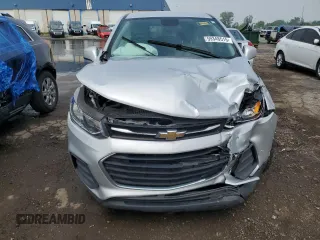 2020 Chevrolet Trax LS z VIN 3GNCJKSB9LL165242, wystawiony jako Copart lot #59348515 z przebiegiem 98 440 mil mil oraz Nie do naprawy • Non repairable. Historia ofert i sprzedaży dostępna na DreamBid. Obrazek 5.