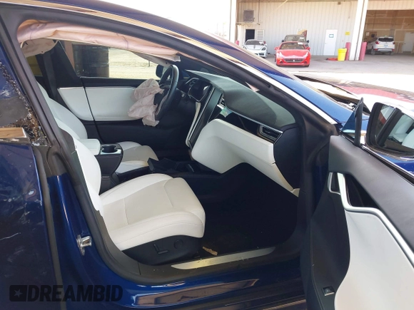 2017 Tesla Model S 100D z VIN 5YJSA1E21HF190815, wystawiony jako IAAI lot #42422004 z przebiegiem 99 938 mil mil oraz . Historia ofert i sprzedaży dostępna na DreamBid. Obrazek 5.