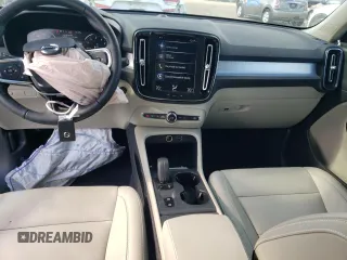 2021 Volvo XC40 Momentum z VIN YV4AC2HK5M2425721, wystawiony jako Copart lot #69815252 z przebiegiem 21 888 mil mil oraz . Historia ofert i sprzedaży dostępna na DreamBid. Obrazek 8.