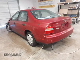 1994 Honda Accord DX with VIN 1HGCD562XRA176098, listed as a IAAI auction lot 41228156 with 113,553 mi miles. Bid and sale history available at carsss.com. Image 3.