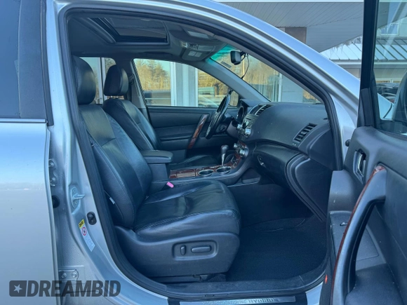 2011 Toyota Highlander Hybrid Limited with VIN JTEDC3EH0B2001886, listed as a Copart auction lot 44797085 with 253,254 mi miles and Clean Title. Bid and sale history available at carsss.com. Image 5.