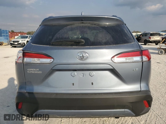 2024 Toyota Corolla Cross LE z VIN 7MUCAAAG8RV082538, wystawiony jako Copart lot #57949315 z przebiegiem 16 218 mil mil oraz Czysty tytuł • Clean title. Historia ofert i sprzedaży dostępna na DreamBid. Obrazek 6.