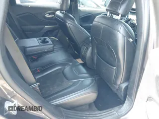 2019 Jeep Cherokee Latitude Plus z VIN 1C4PJLLB5KD184826, wystawiony jako IAAI lot #42321549 z przebiegiem 211 830 mil mil oraz . Historia ofert i sprzedaży dostępna na DreamBid. Obrazek 8.