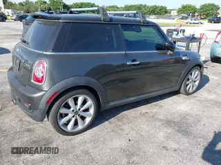 2012 MINI Hardtop S с VIN WMWSV3C58CTY17722, выставлен на аукционе IAAI как лот 42698588 с пробегом 98 511 миль миль и . История ставок и продаж доступна на DreamBid. Изображение 4.