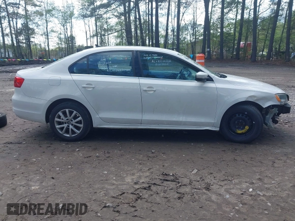 2013 Volkswagen Jetta Sedan SE with VIN 3VWDP7AJXDM201451, listed as a IAAI auction lot 41994783 with 136,112 mi miles. Bid and sale history available at carsss.com. Image 14.