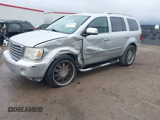 2008 Chrysler Aspen Limited z VIN 1A8HX58N88F136163, wystawiony jako IAAI lot #41544496 z przebiegiem 158 878 mil mil oraz . Historia ofert i sprzedaży dostępna na DreamBid. Obrazek 17.