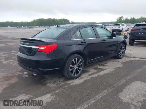 2014 Chrysler 200 Touring z VIN 1C3CCBBB6EN112119, wystawiony jako IAAI lot #42152165 z przebiegiem 145 681 mil mil oraz . Historia ofert i sprzedaży dostępna na DreamBid. Obrazek 4.