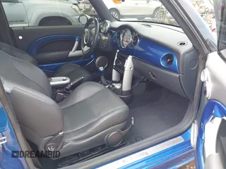 2006 MINI Hardtop S z VIN WMWRE33596TL23436, wystawiony jako IAAI lot #42011749 z przebiegiem 73 381 mil mil oraz . Historia ofert i sprzedaży dostępna na DreamBid. Obrazek 5.
