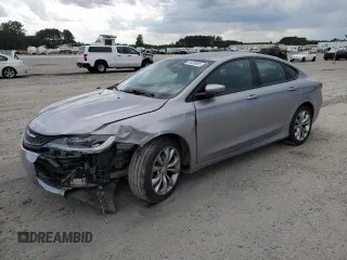 2015 Chrysler 200 S z VIN 1C3CCCBBXFN747271, wystawiony jako Copart lot #54495565 z przebiegiem 136 056 mil mil oraz Szkoda całkowita • Salvage title. Historia ofert i sprzedaży dostępna na DreamBid. Obrazek 1.