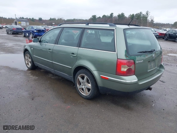 2002 Volkswagen Passat GLX with VIN WVWYH63BX2E208839, listed as a IAAI auction lot 42018138 with 192,648 mi miles. Bid and sale history available at carsss.com. Image 3.