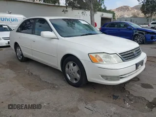 2003 Toyota Avalon XL z VIN 4T1BF28B13U325161, wystawiony jako IAAI lot #42239503 z przebiegiem 137 128 mil mil oraz . Historia ofert i sprzedaży dostępna na DreamBid. Obrazek 1.