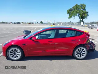 2021 Tesla Model 3 Long Range z VIN 5YJ3E1EB1MF997208, wystawiony jako IAAI lot #41944276 z przebiegiem 110 361 mil mil oraz . Historia ofert i sprzedaży dostępna na DreamBid. Obrazek 14.