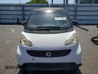 2014 Smart fortwo Pure z VIN WMEEJ3BAXEK778748, wystawiony jako Copart lot #57611955 z przebiegiem 59 895 mil mil oraz Tytuł czysty. Historia ofert i sprzedaży dostępna na DreamBid. Obrazek 5.