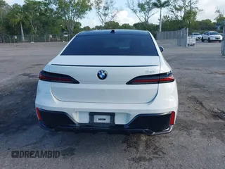 2024 BMW 7 Series 740i с VIN WBA23EH00RCP27147, выставлен на аукционе IAAI как лот 41932339 с пробегом 16 740 миль миль и . История ставок и продаж доступна на DreamBid. Изображение 16.