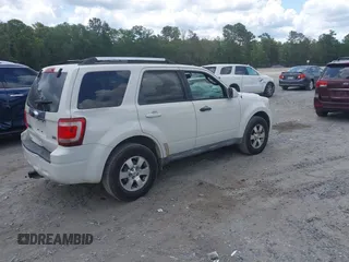 2010 Ford Escape Limited z VIN 1FMCU0EG7AKA86772, wystawiony jako IAAI lot #42660728 z przebiegiem 349 526 mil mil oraz . Historia ofert i sprzedaży dostępna na DreamBid. Obrazek 4.