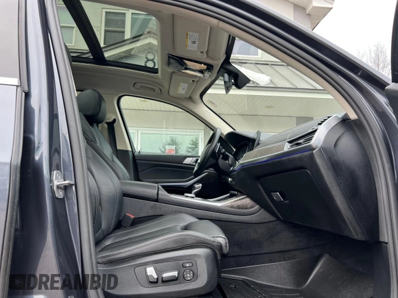 2020 BMW X7 xDrive40i with VIN 5UXCW2C0XL9C27572, listed as a Copart auction lot 47099815 with 99,426 mi miles and Clean Title. Bid and sale history available at carsss.com. Image 5.