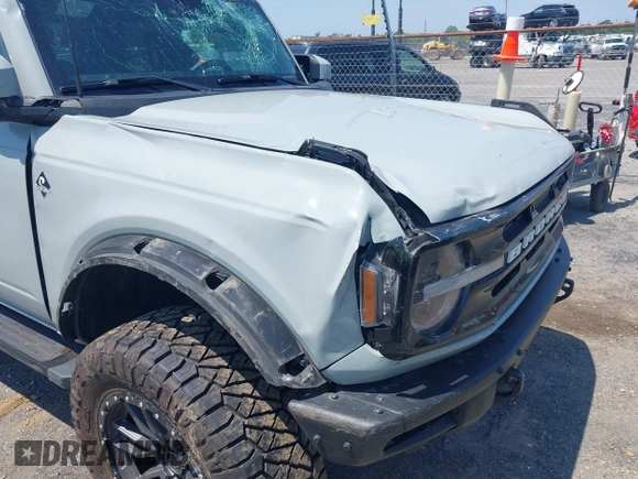 2022 Ford Bronco z VIN 1FMEE5DP3NLA80097, wystawiony jako IAAI lot #42461114 z przebiegiem 32 406 mil mil oraz . Historia ofert i sprzedaży dostępna na DreamBid. Obrazek 14.