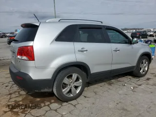 2012 Kia Sorento EX with VIN 5XYKU4A25CG305691, listed as a Copart auction lot 49733515 with 204,552 mi miles and Salvage Title. Bid and sale history available at carsss.com. Image 3.