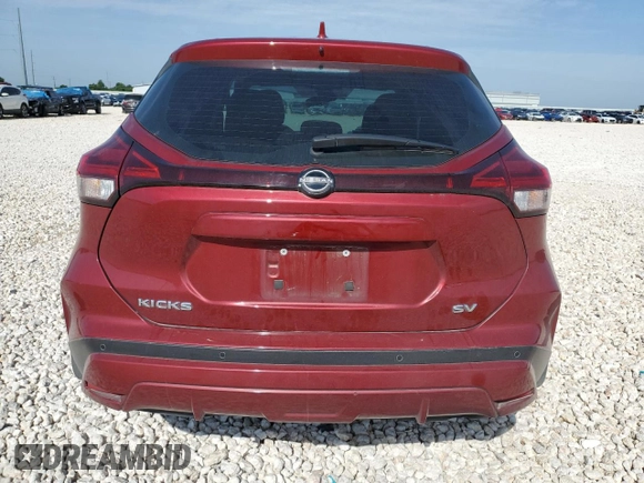2024 Nissan Kicks SV z VIN 3N1CP5CV0RL521218, wystawiony jako Copart lot #56801265 z przebiegiem 128 784 mil mil oraz Szkoda całkowita • Salvage title. Historia ofert i sprzedaży dostępna na DreamBid. Obrazek 6.