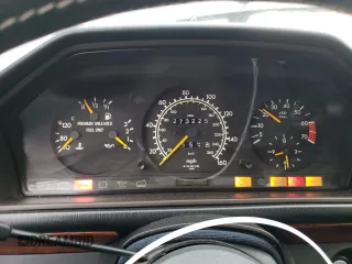 1993 Mercedes-Benz 400 with VIN WDBEA34E6PB948930, listed as a Copart auction lot 49553105 with 273,225 mi miles and Clean Title. Bid and sale history available at carsss.com. Image 9.