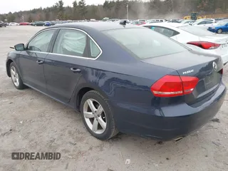 2013 Volkswagen Passat SE z VIN 1VWBP7A37DC145575, wystawiony jako IAAI lot #41253095 z przebiegiem 93 702 mil mil oraz . Historia ofert i sprzedaży dostępna na DreamBid. Obrazek 3.