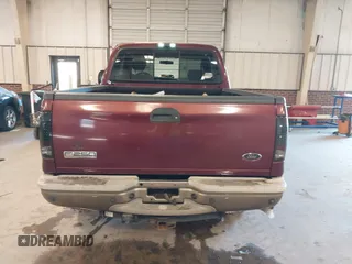2005 Ford F-250 XL z VIN 1FTSX21P85EA05534, wystawiony jako IAAI lot #41276551 z przebiegiem 176 365 mil mil oraz . Historia ofert i sprzedaży dostępna na DreamBid. Obrazek 16.
