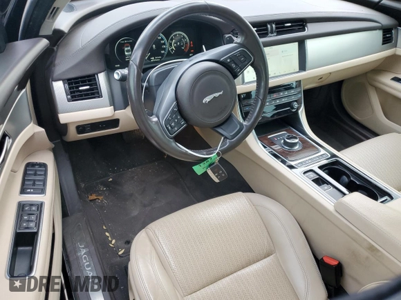 2017 Jaguar XF 35t Prestige with VIN SAJBE4BV6HCY30939, listed as a Copart auction lot 86361114 with 61,814 mi miles and Salvage Title. Bid and sale history available at carsss.com. Image 8.