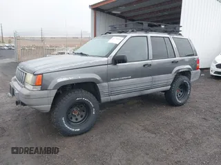 1997 Jeep Grand Cherokee Laredo with VIN 1J4GZ58Y8VC624804, listed as a IAAI auction lot 41736324 with 165,851 mi miles. Bid and sale history available at carsss.com. Image 2.