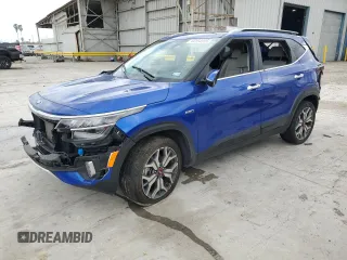 2021 Kia Seltos SX z VIN KNDETCA22M7090246, wystawiony jako Copart lot #44154585 z przebiegiem Nie podano mil oraz Szkoda całkowita • Salvage title. Historia ofert i sprzedaży dostępna na DreamBid. Obrazek 1.