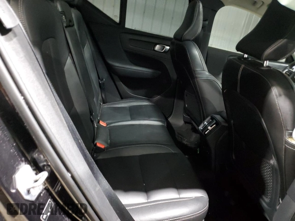 2021 Volvo XC40 Momentum z VIN YV4162UK2M2562967, wystawiony jako Copart lot #85643554 z przebiegiem 25 497 mil mil oraz Szkoda całkowita • Salvage title. Historia ofert i sprzedaży dostępna na DreamBid. Obrazek 11.