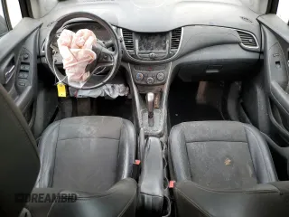 2022 Chevrolet Trax LT z VIN KL7CJPSM6NB523440, wystawiony jako Copart lot #60461905 z przebiegiem Nie podano mil oraz Szkoda całkowita • Salvage title. Historia ofert i sprzedaży dostępna na DreamBid. Obrazek 8.