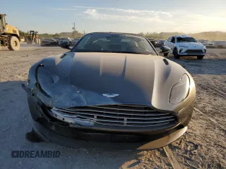 2019 Aston Martin DB11 z VIN SCFRMFCWXKGM06894, wystawiony jako Copart lot #41602955 z przebiegiem Nie podano mil oraz Szkoda całkowita • Salvage title. Historia ofert i sprzedaży dostępna na DreamBid. Obrazek 5.