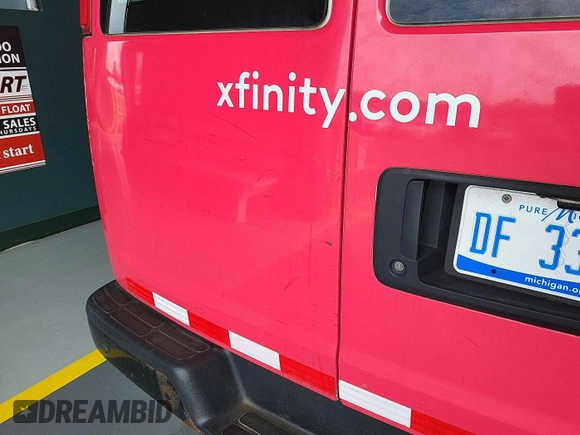 2014 Chevrolet Express Cargo z VIN 1GCWGFBA4E1106211, wystawiony jako IAAI lot #42352957 z przebiegiem 160 501 mil mil oraz . Historia ofert i sprzedaży dostępna na DreamBid. Obrazek 1.