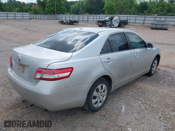 2011 Toyota Camry LE with VIN 4T1BF3EK1BU187646, listed as a IAAI auction lot 42035977 with 285,013 mi miles. Bid and sale history available at carsss.com. Image 4.