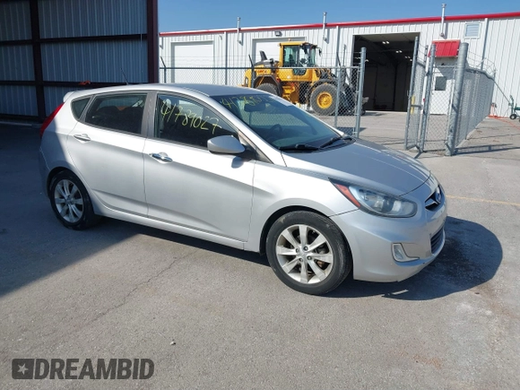 2012 Hyundai Accent SE with VIN KMHCU5AE0CU021092, listed as a IAAI auction lot 41789027 with 137,557 mi miles. Bid and sale history available at carsss.com. Image 1.
